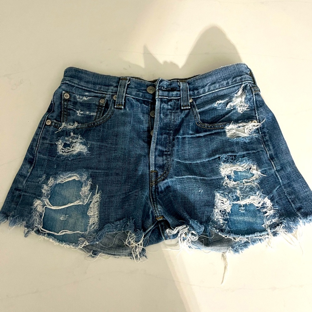 Vintage Petros Levi’s shorts, made in USA size 28 super cute button fly 501